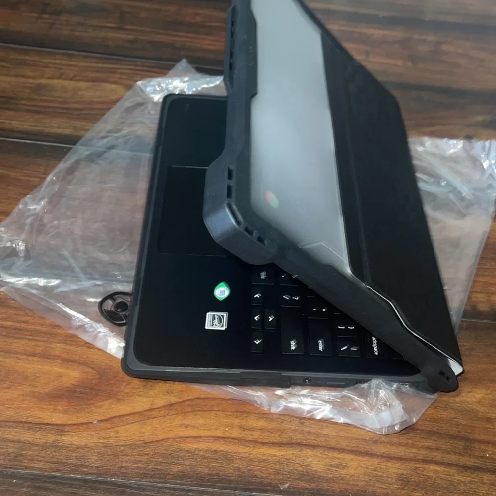 Brand NEW,Brand new case, TOUCHSCREEN, is a 2-1 Laptop/Tablet.OPEN TO OFFERS